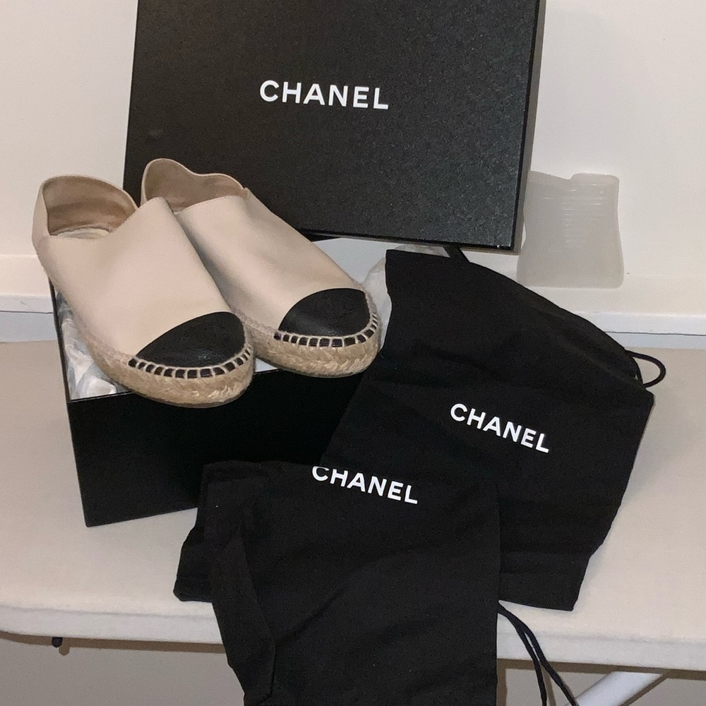 CHANEL Two-Tone Espadrilles in Cream and Black